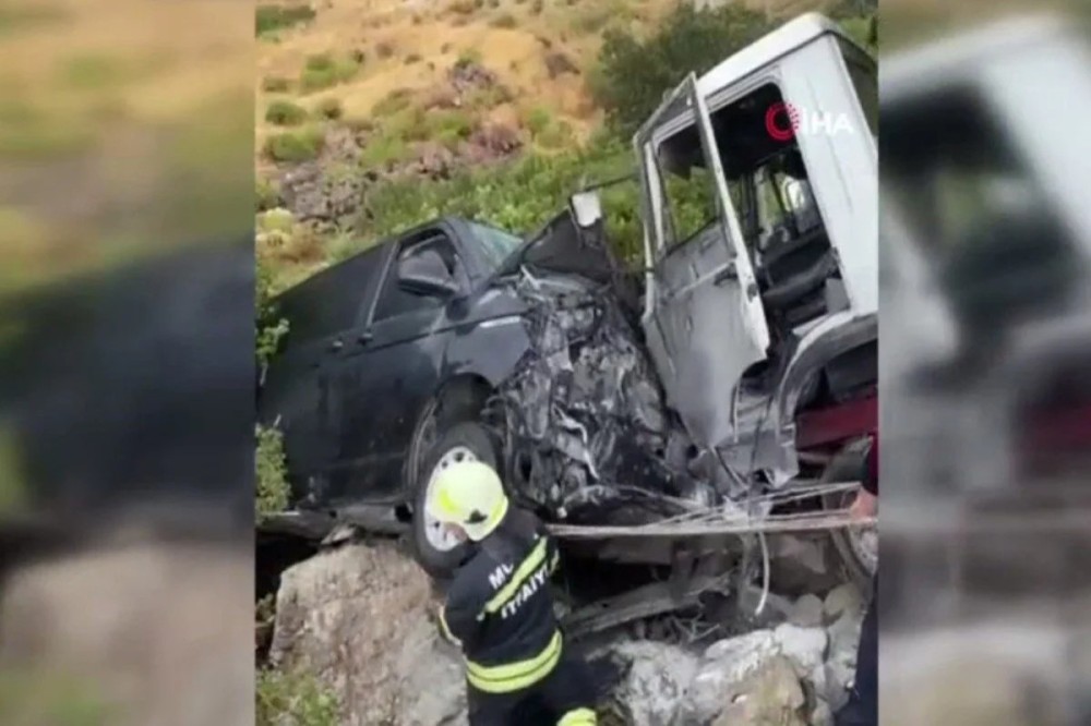 SON DƏQİQƏ: İbrahim Tatlıses qəzaya düşdü- maşını dərəyə AŞDI (FOTOLAR)